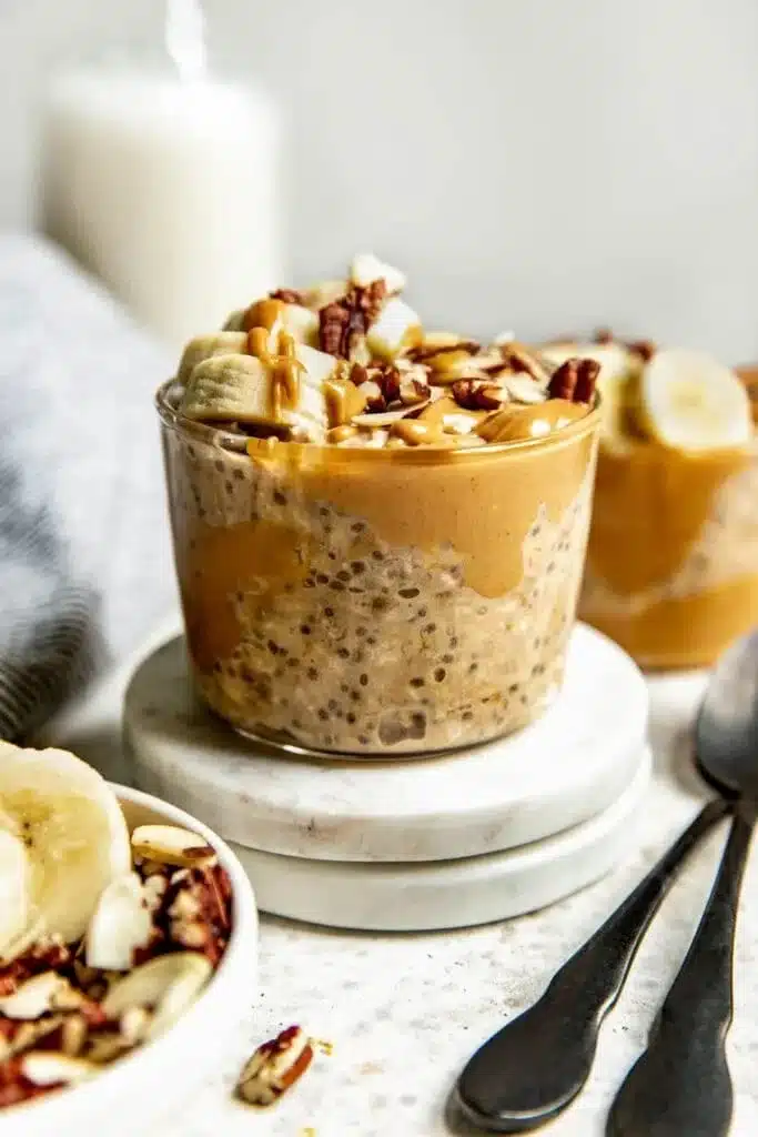Bowl of Peanut Butter Banana Overnight Oats topped with banana slices and peanut butter