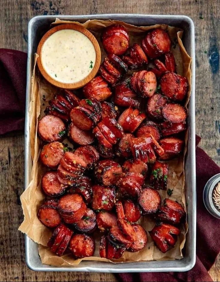 Delicious Super Bowl party food ideas featuring snacks and dishes for game day.