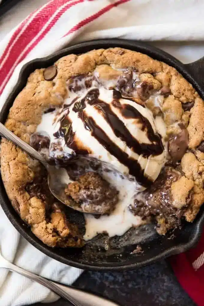 Brown Butter Chocolate Chip Skillet Cookies for Two (Pizookies)