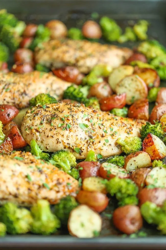 Delicious One Pan Honey Garlic Chicken with colorful veggies